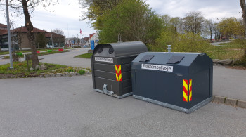 Her ser du bilde av dunken som er satt frem ved innkjørsel til Haretstad skole i Randabergveien.