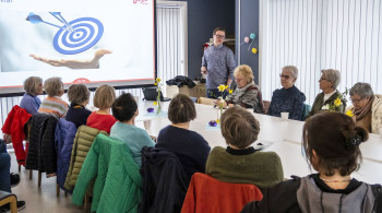 Prosjektleiar Arne Harald Foss frå Livsglede for eldre møtte mandag 25 eldre i Randaberg kommune. Her presenterte han bakgrunnen og målet med eit nytt digitalt kartleggingsverktøy, som Livsglede for eldre og fleire kommunar skal utvikle saman.