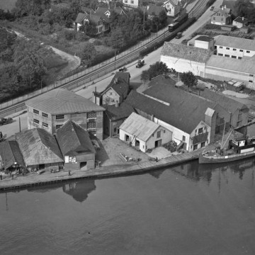 Bildet viser Strandgata 15 sett fra Gandsfjorden. Bildet tatt rundt