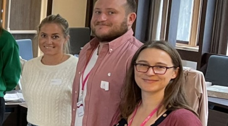 Bilde kursholderne og en av deltagerne på det her omtalte VIP-kurset