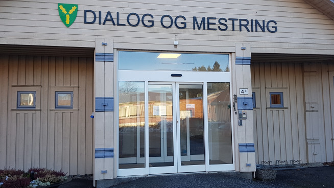 Bilde av inngangspartiet til Dialog og mestring i Leirvegen 4 C