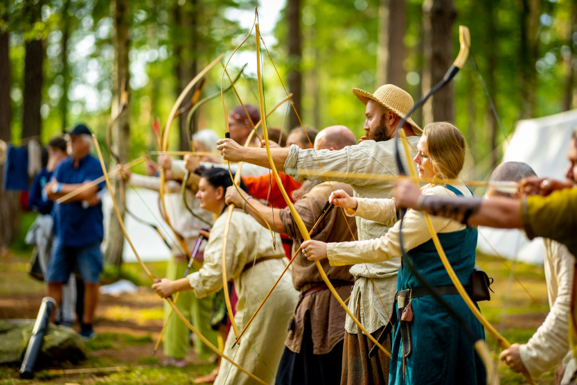 Test bueskytterferdighetene på vikingmarkedet i helgen. Foto: Impuls media/Olavsdagene