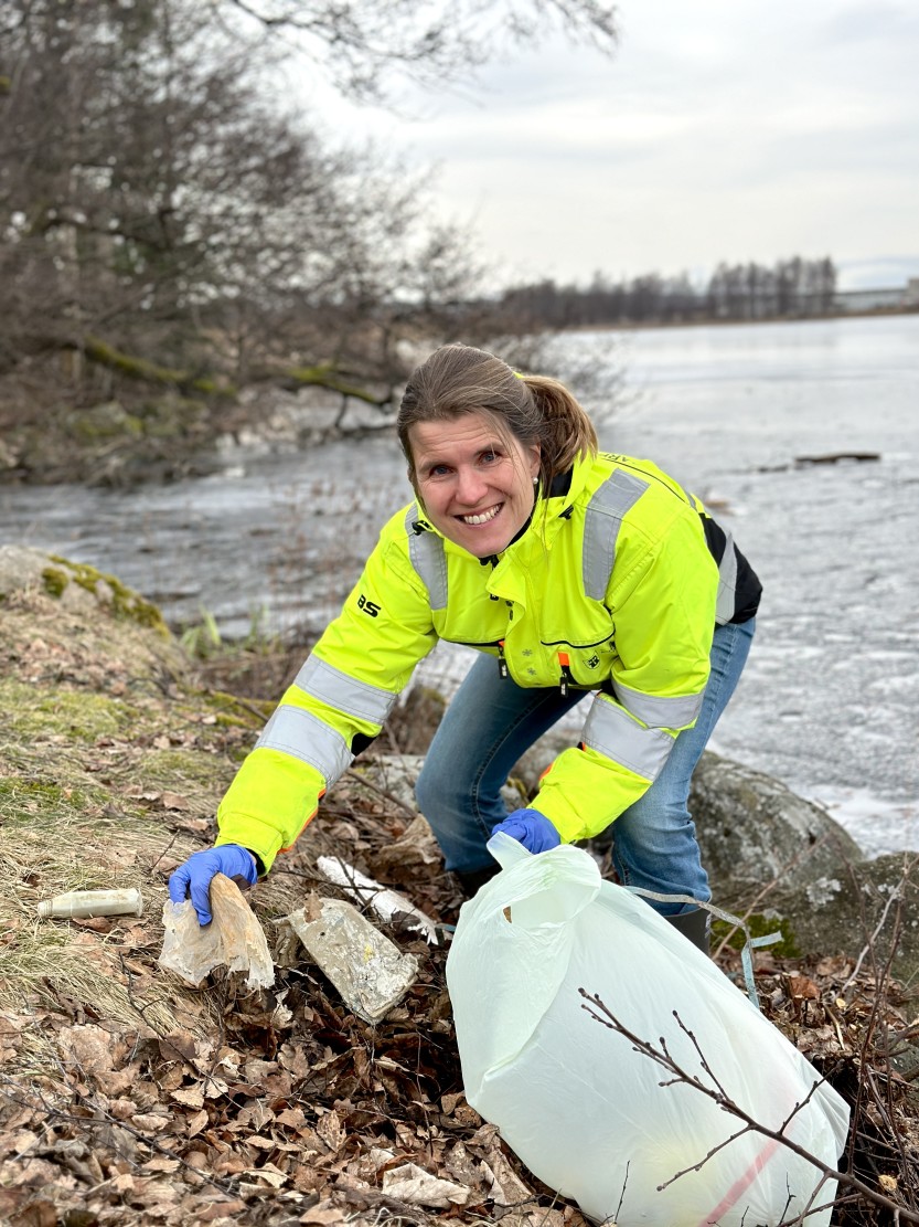Astrid Fugleneb Aamand oppfordrer alle til å bli med på ryddedugnad  (foto Ole Christian Foss)
