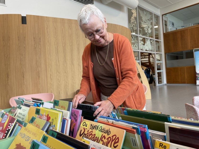 Barnebibliotekar Tine Didriksen har jobbet i Sarpsborg kommune i 40 år.