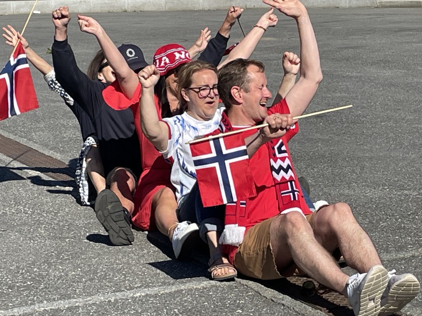 Ro-ro, med ordføreren i spissen før kvartfinalekampen i VM