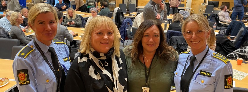 Fra venstre: Avsnittsleder ved forebyggende enhet i politiet Linda Strømnes, Line Ruud Vollebæk fra RVTS Øst, SLT-koordinator Tone Faale og stasjonssjef ved politiet i Sarpsborg, Beatrice Bøe.