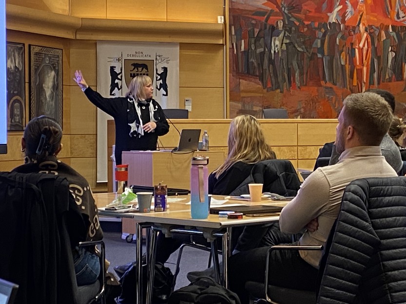 Foredragsholder var Line Ruud Vollebæk fra Regionalt ressurssenter om vold, traumatisk stress og selvmordsforebygging (RVTS Øst).