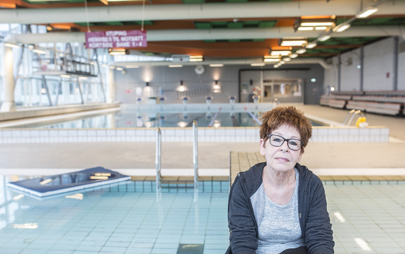 Ellen Sofie Fjalestad er badevakt i Sarpsborghallen.