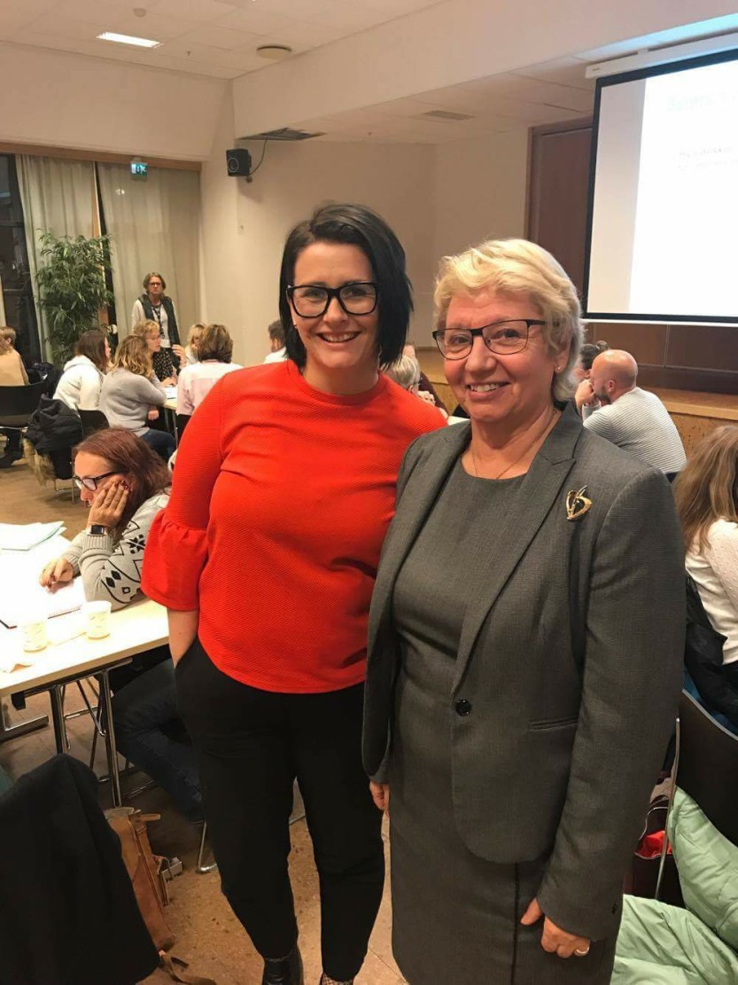 Saksordfører for kommunedelplan oppvekst, Therese Thorbjørnsen (Ap), og kommunesjef for oppvekst, Kristia Svendsen.
