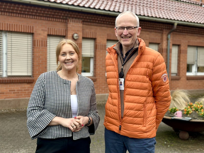 Julia Brännström Nordtug og Terje Aldar håper på gode innspill i forbindelse med arbeidet med en ny kommunedelplan for barnehage- og skolekapasitet. (foto Ole Christian Foss)