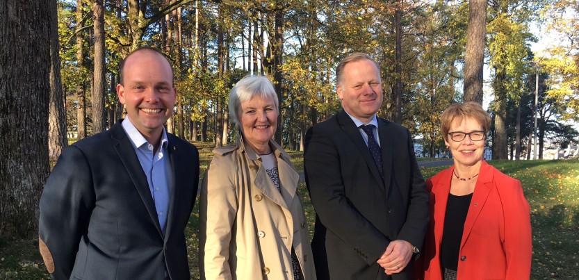 Fra venstre: Ordfører i Sarpsborg Sindre Martinsen-Evje, påtroppende fylkesmann i Viken og Oslo Valgerd Svarstad Haugland, nåværende fylkesmann i Østfold Trond Rønningen, og rådmann i Sarpsborg Unni Skaar.