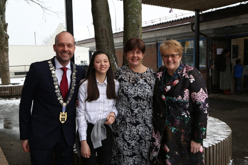 Utdeling av Benjaminprisen 4. februar 2019. Fra venstre: Ordfører Sindre Martinsen-Evje, elevrådsleder Isabella Visco Rosenkilde, rektor Nina Johannesen Tørholen og kunnskaps- og integreringsminister Trine Skei Grande. 