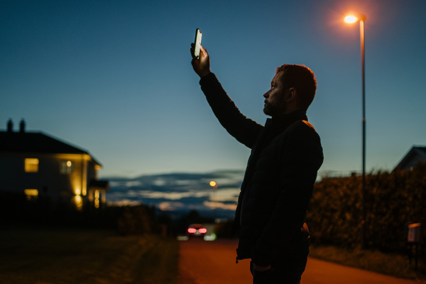 Ved kriser er det viktig at du får informasjon fra myndighetene om hva som skjer og hva du bør gjøre. Forbered deg derfor på hvordan du skal få informasjon hvis strømnett, mobilnett eller internett slutter å fungere (foto: Simen Prestaasen/DSB)