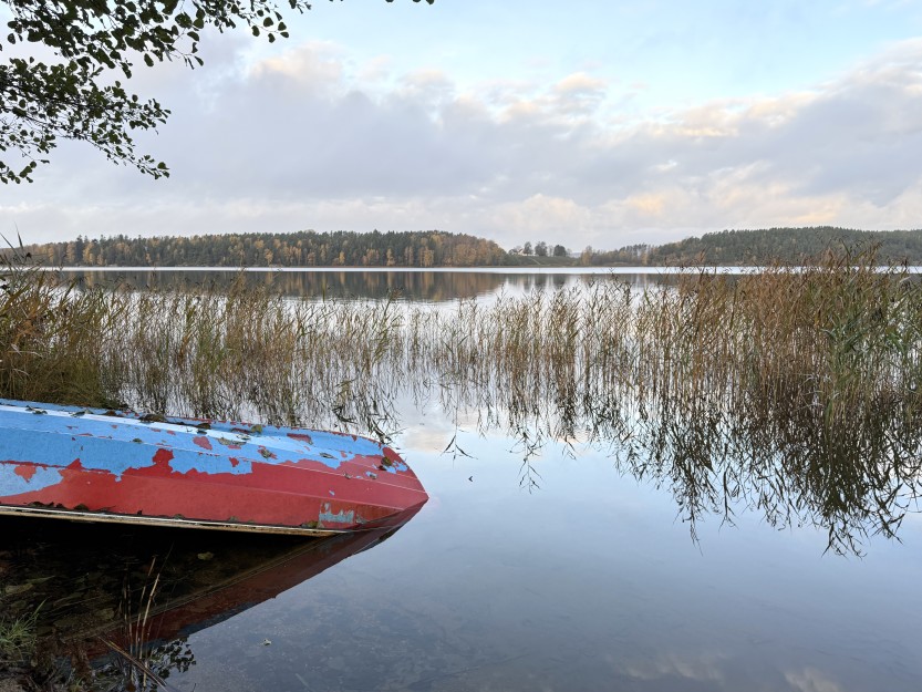 TUNEVANNET: Mange har båt ved Tunevannet - nå har båtvrakgjengen ryddet unna de som ikke er i bruk, og som er uten kjent eier (båten på bildet er kun ment som illustrasjon) (foto: Ole Christian Foss)