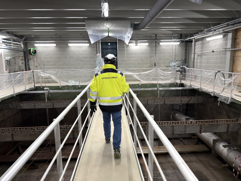 Prosjektleder Henrik Høst ved tomme basseng i Alvim renseanlegg under Stoppen 2025 (foto Ole Christian Foss)