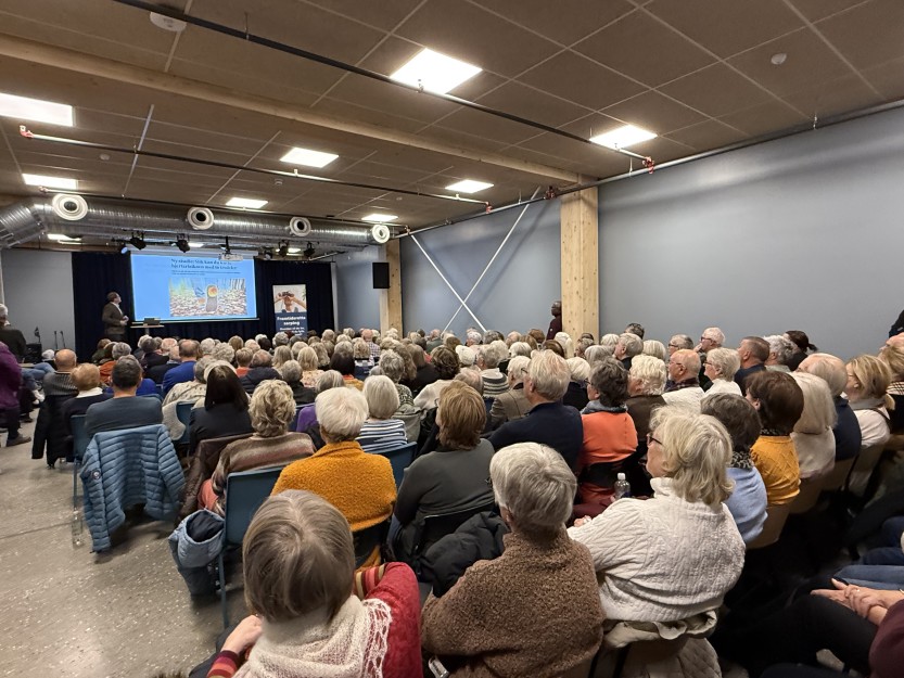 Fullsatt temakveld i biblioteket