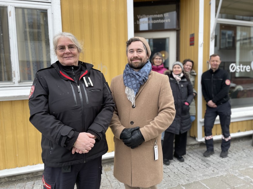 Marianne Juul fra brannvesenet og kommuneoverlege Tony Elvegaard