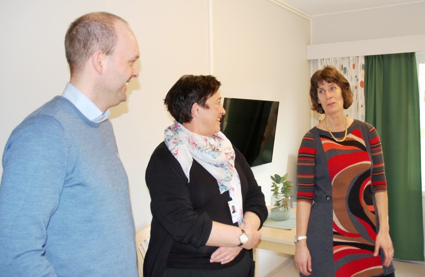 Ordføreren fikk en omvisning i sykehjemmet.