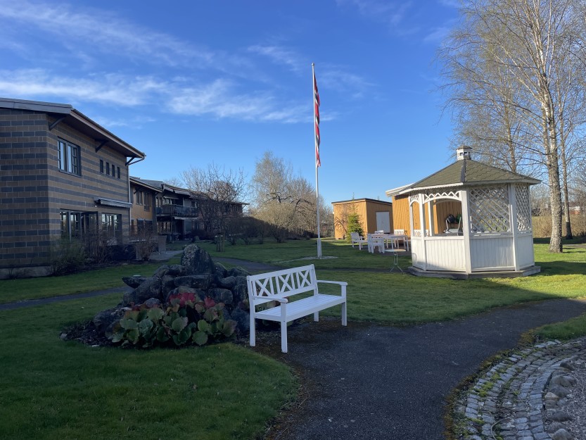 Det er flotte uteområder ved Kurland bofellesskap og dagsenter.