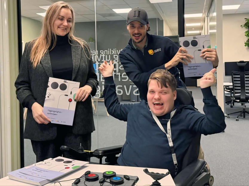 Lansering av veilederen "Tilgjengelighet i spillmiljøer". Monica Tangen (HBF), Ole Martin Pedersen Gjestad (KRED) og Mikey Karlsen (Ecura)