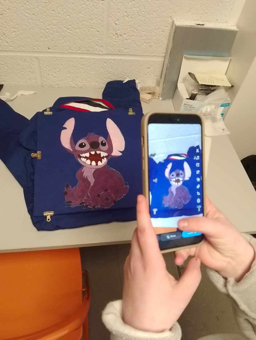 Ungdomssamarbeid. Dekorerer russedresser