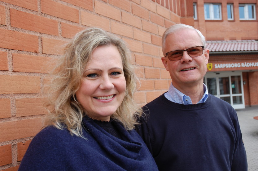 Kristin Gerhardt ønskes velkommen som ny kemner i kommunen av Reidar Handelsby, kommunesjef organisasjon.