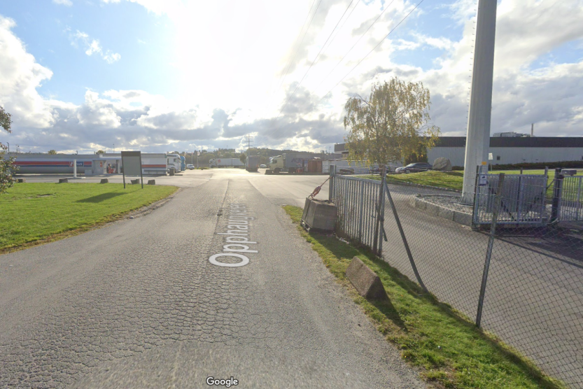 Opphaugveien på Hafslund er en av veiene som er prioritert for oppgradering i 2024 (foto: Google Streetview)