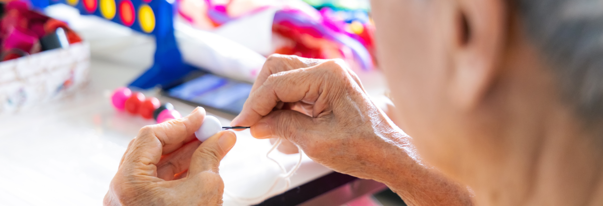 Artes y manualidades: Talleres de arte, manualidades y creatividad para adultos mayores 