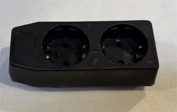 Skjøtekontakt 2v  Sort 16A Schuko Padde