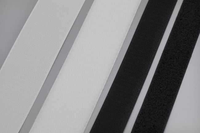 Borrelås 20mm svart krok lim Rull på 25 meter.