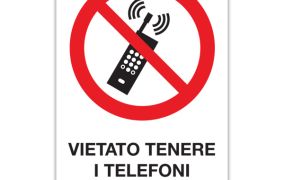 Vietato tenere i telefoni accesi