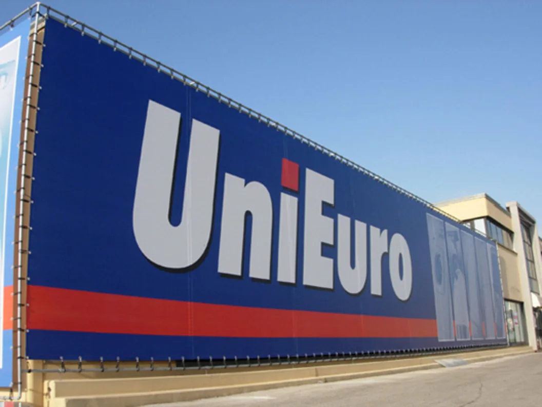 grande striscione unieuro