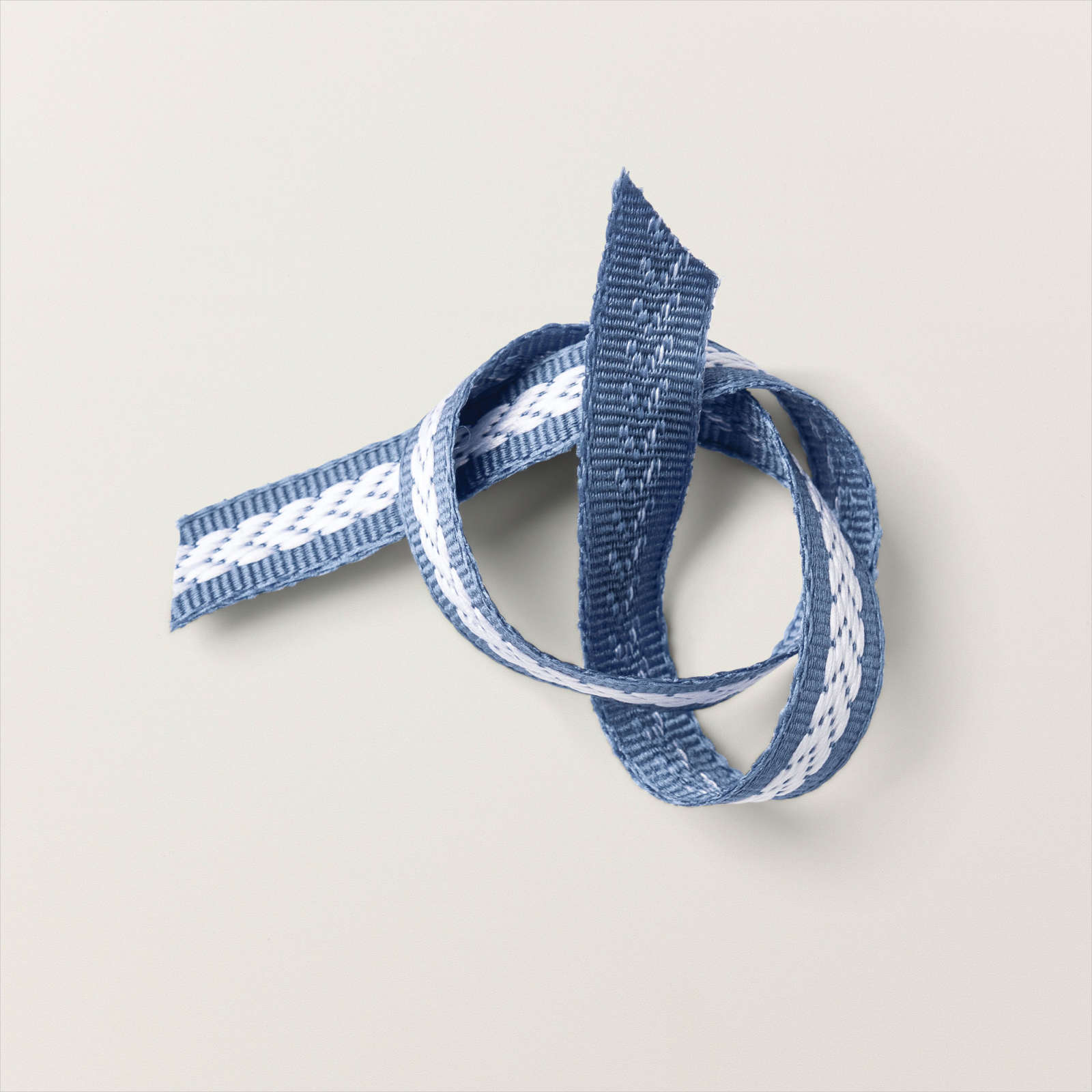 3/8" (1 CM) GESCHENKBAND MIT FLECHTOPTIK-STREIFEN IN ABENDBLAU