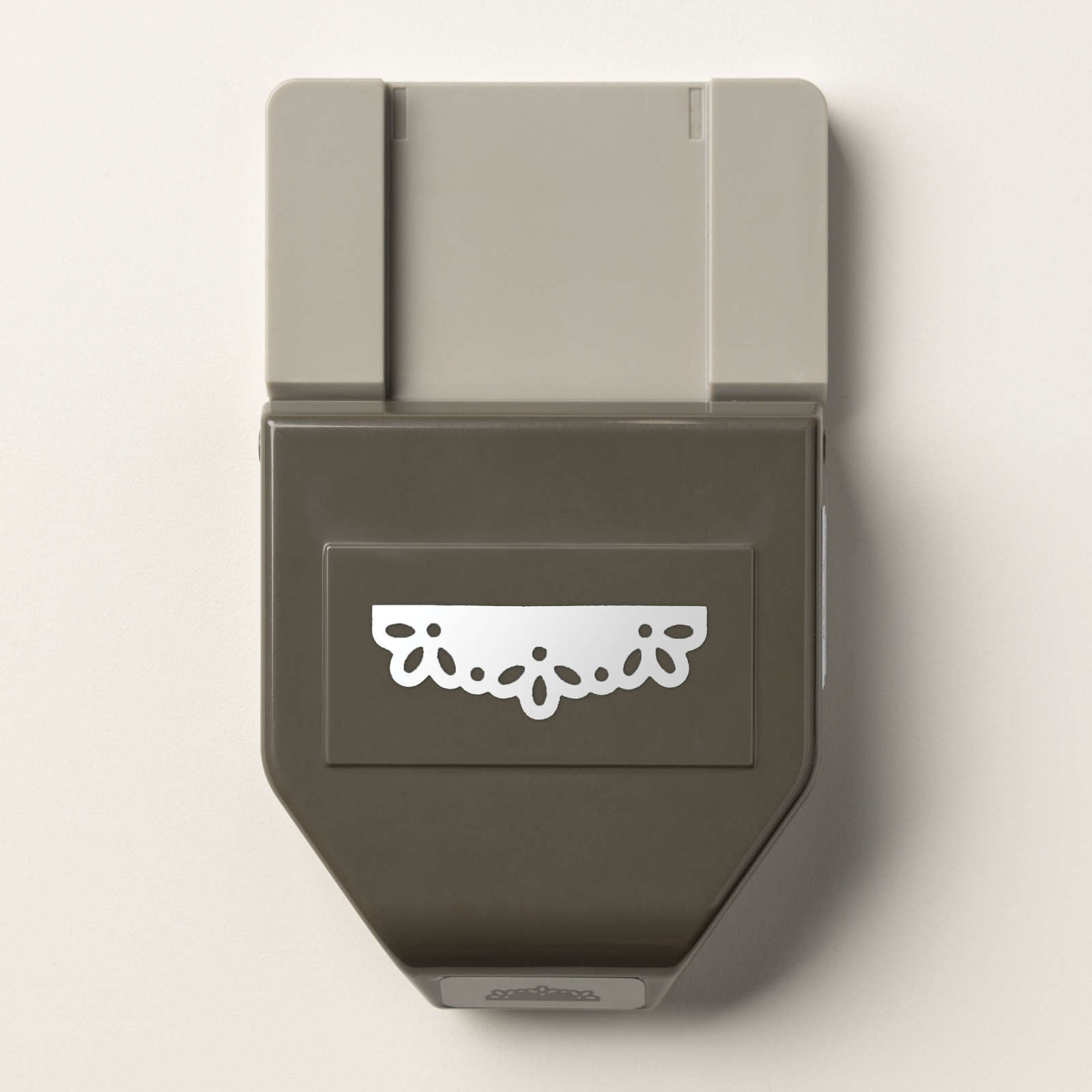 ELEGANT EDGE TAG TOPPER PUNCH