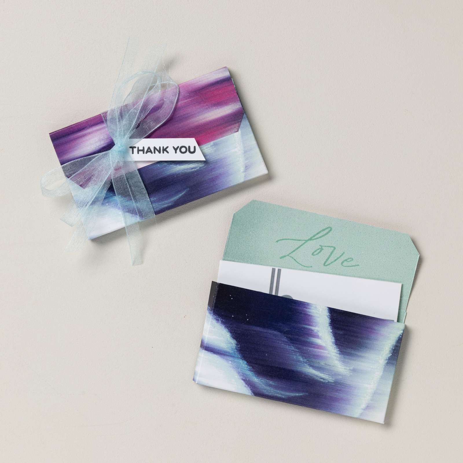 1/2" (1,3 CM) FEINES GESCHENKBAND IN BABYBLAU