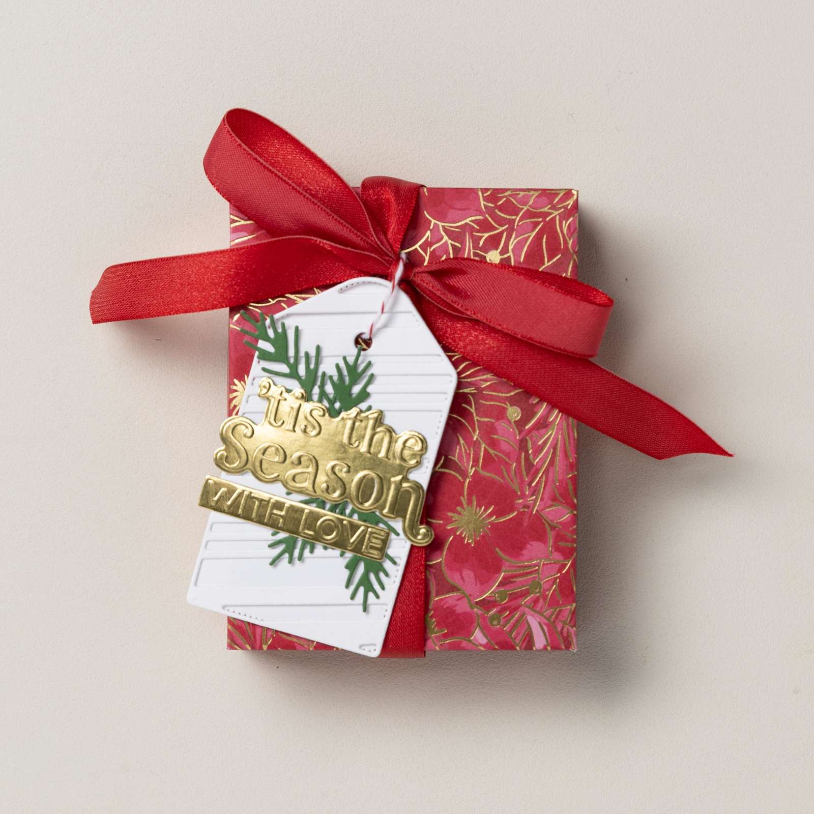 TRADITIONS OF CHRISTMAS  12" X 12" (30.5 X 30.5 CM) SPECIALTY DESIGNER SERIES PAPER