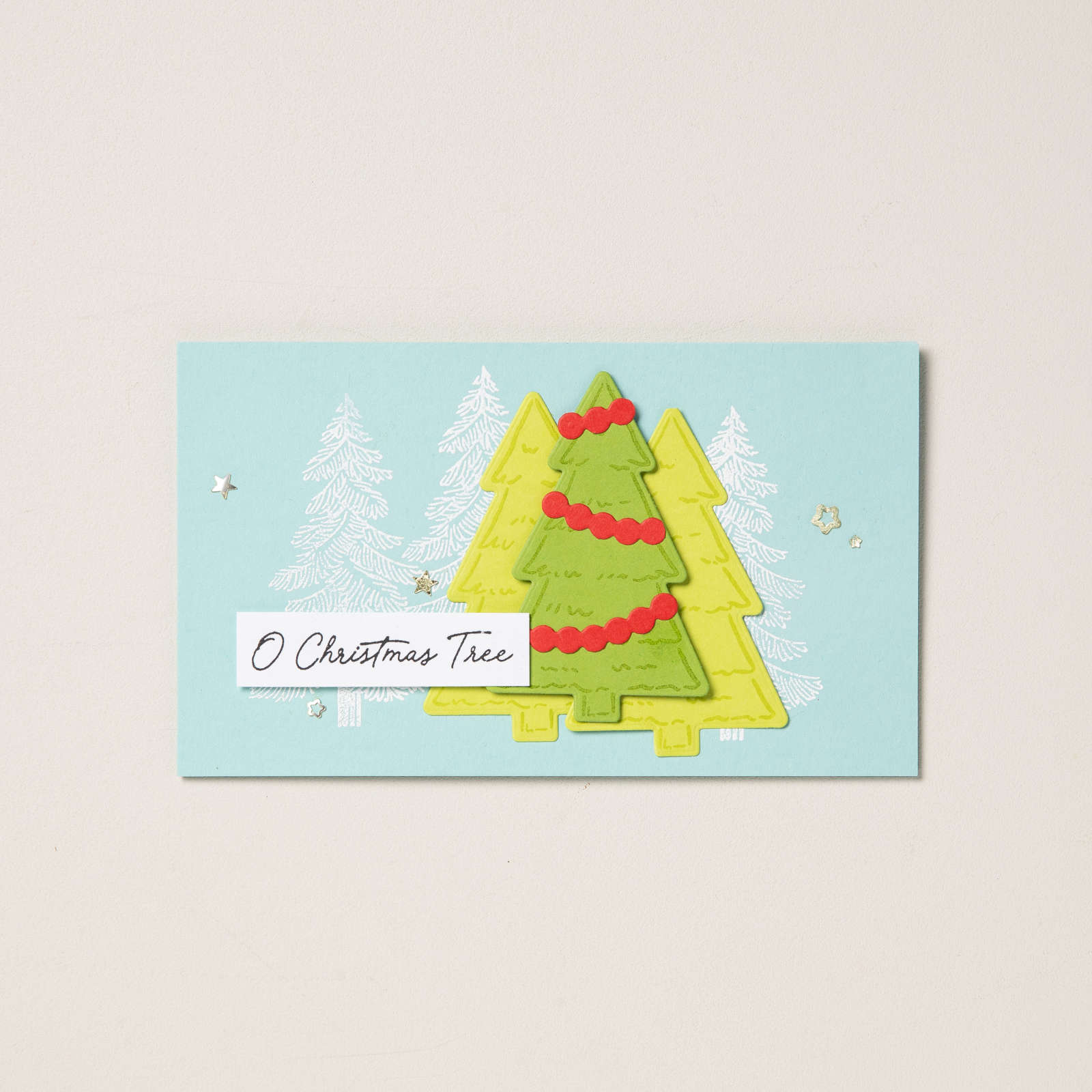 PRODUKTPAKET GESCHMÜCKTER TANNENBAUM (DEUTSCH)