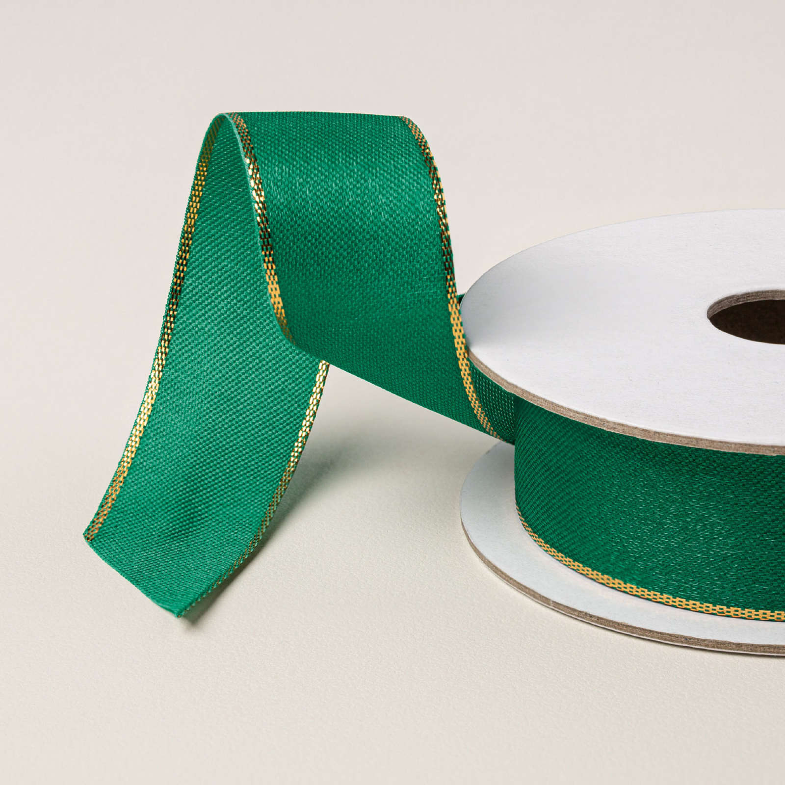 PRODUKTREIHEN-KOLLEKTION ELEGANT PINE SNOWFLAKES (ENGLISCH)