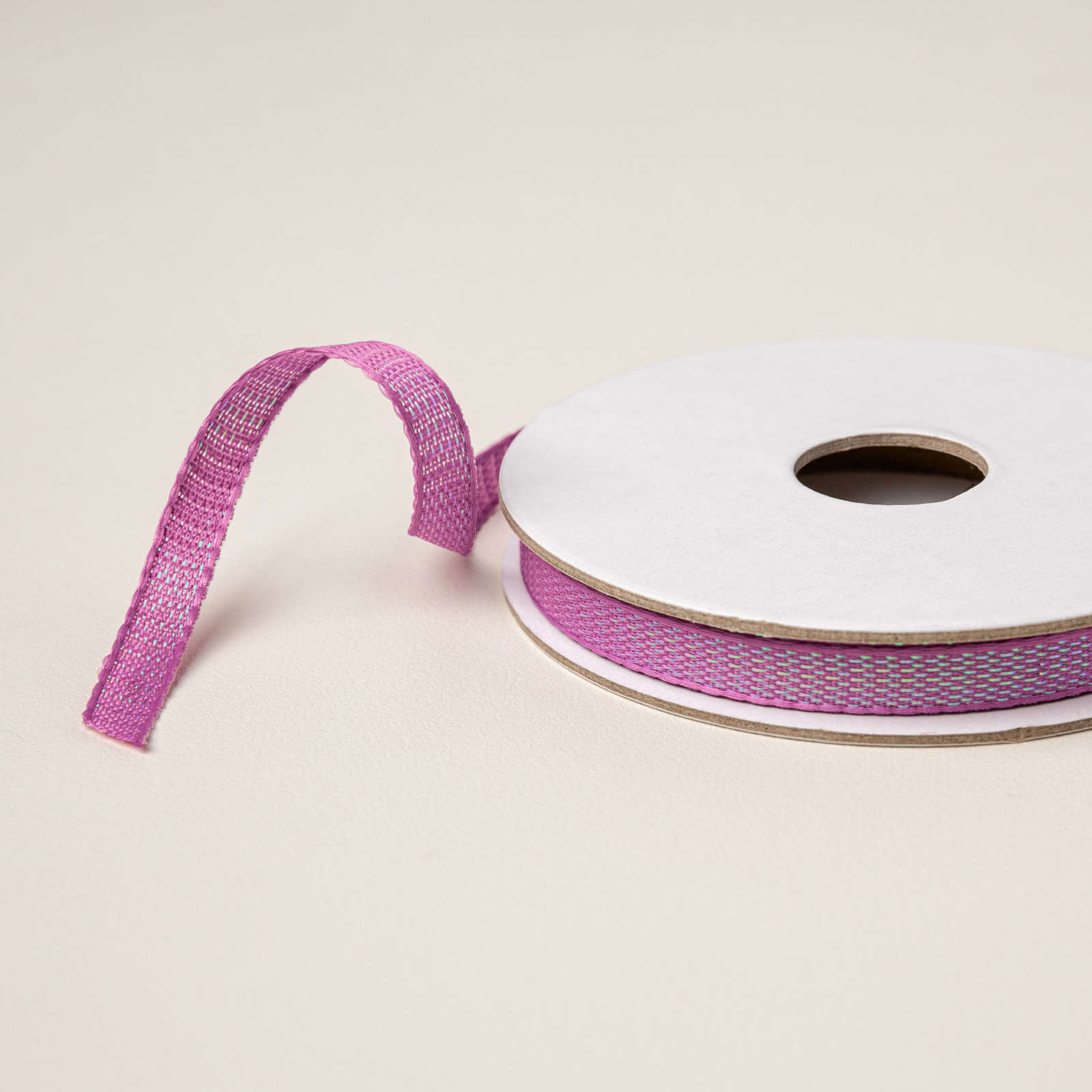 1/4" (6,4 MM) IRISIERENDES GESCHENKBAND IN PETUNIENPINK