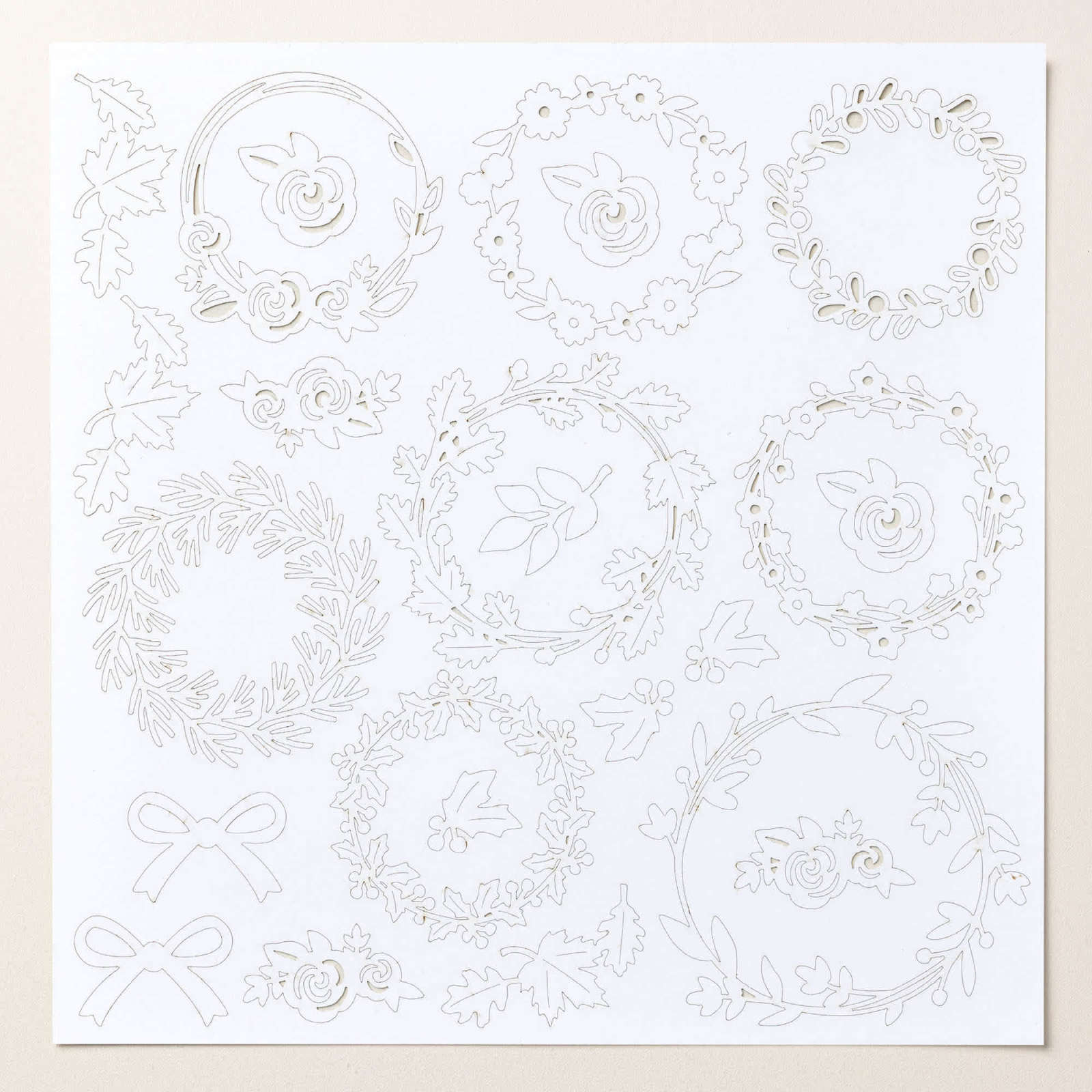 DETAILED WREATHS ACCENTS