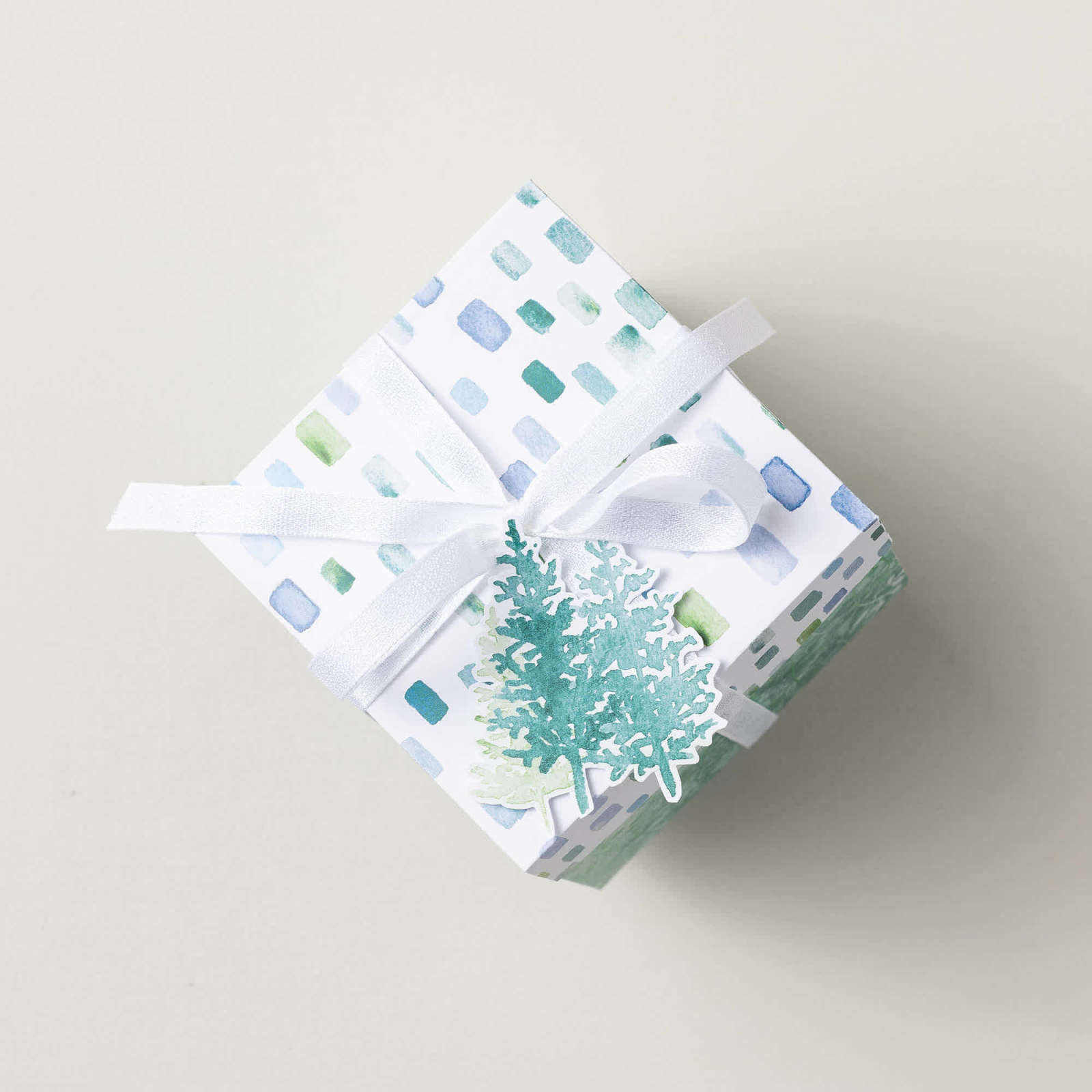 WHITE 3/8" (1 CM) TEXTURED RIBBON