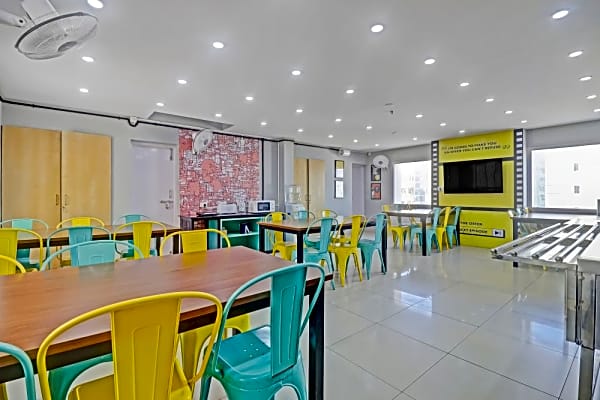 PG in OMR with Dining Area