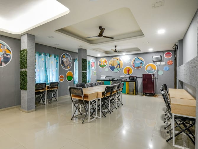Paying guest with food in Vadodara