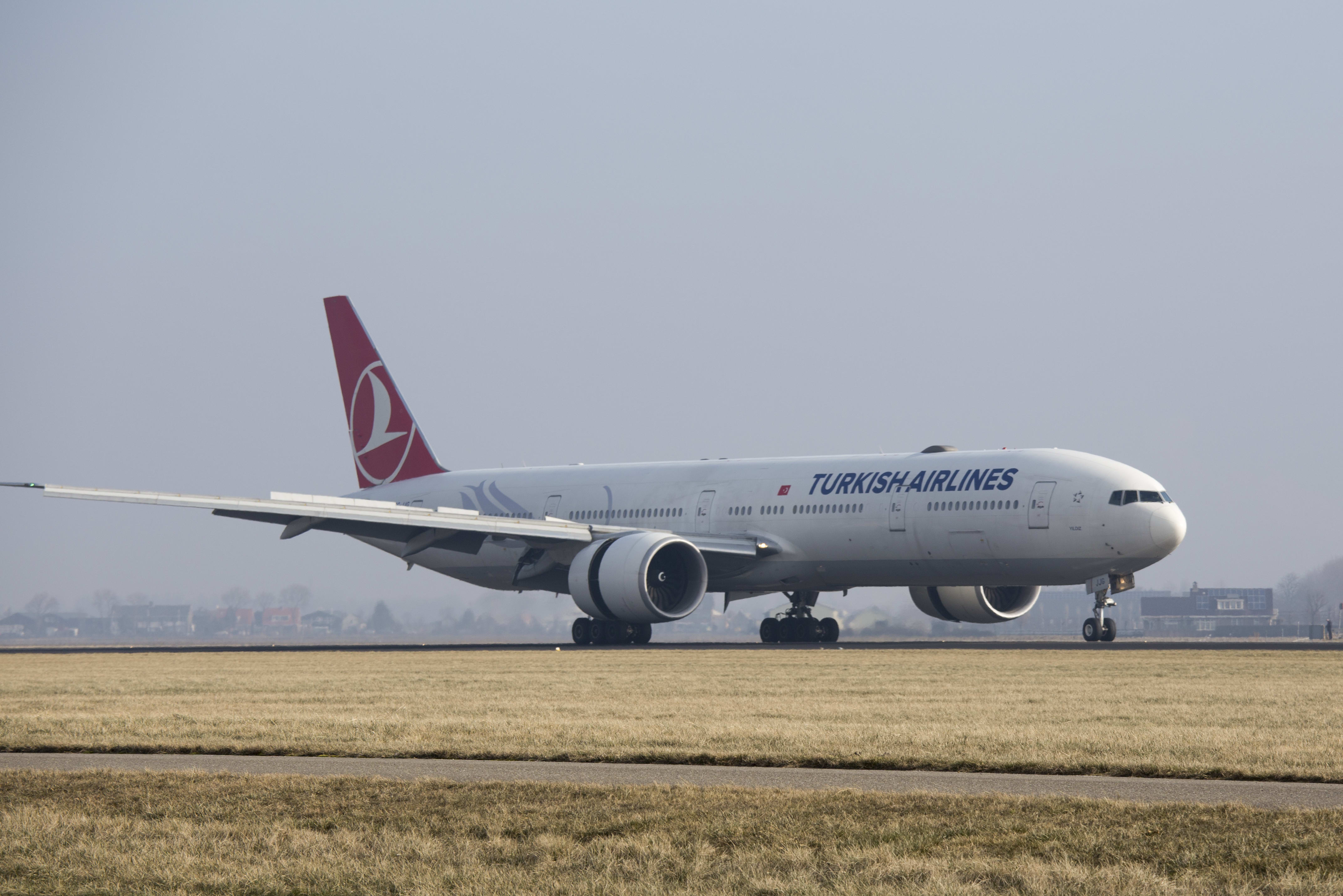 Turkish airlines boeing 777-3f2(er) business class