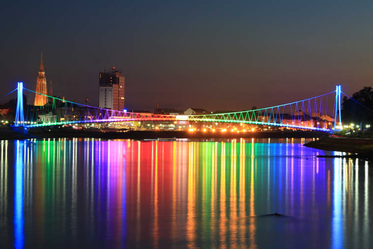 Pedestrian bridge in Osijek by night.