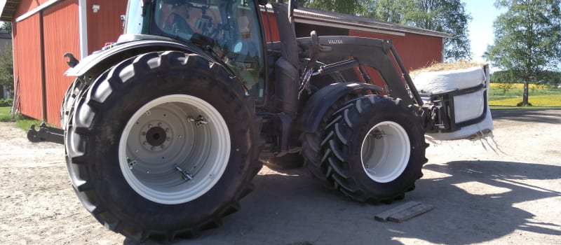 Valtra tractors become more unique with STARCO dual wheels