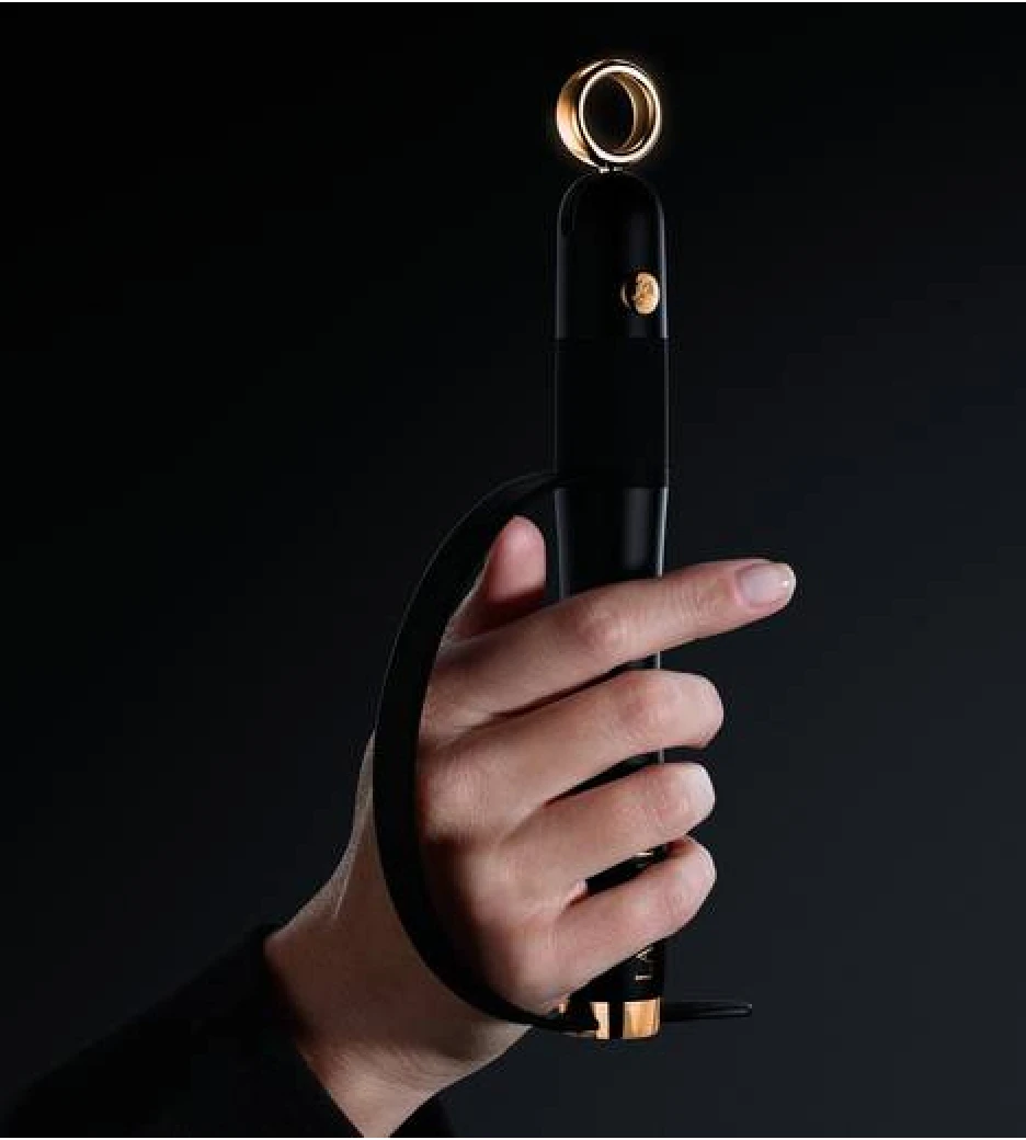 A person holding the HAPTA device