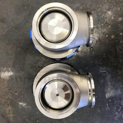 real has hole in middle , fake has no hole as recieved