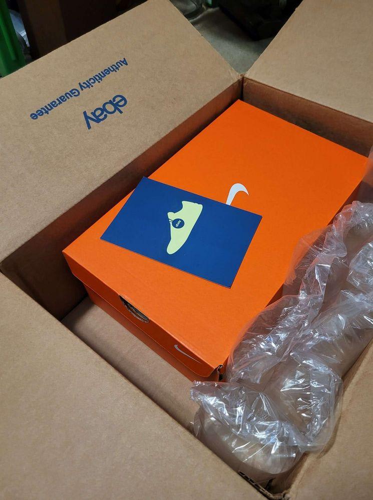 ebay missing 2 pairs of shoes.JPEG