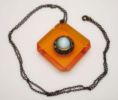 lucitenecklace4.jpg